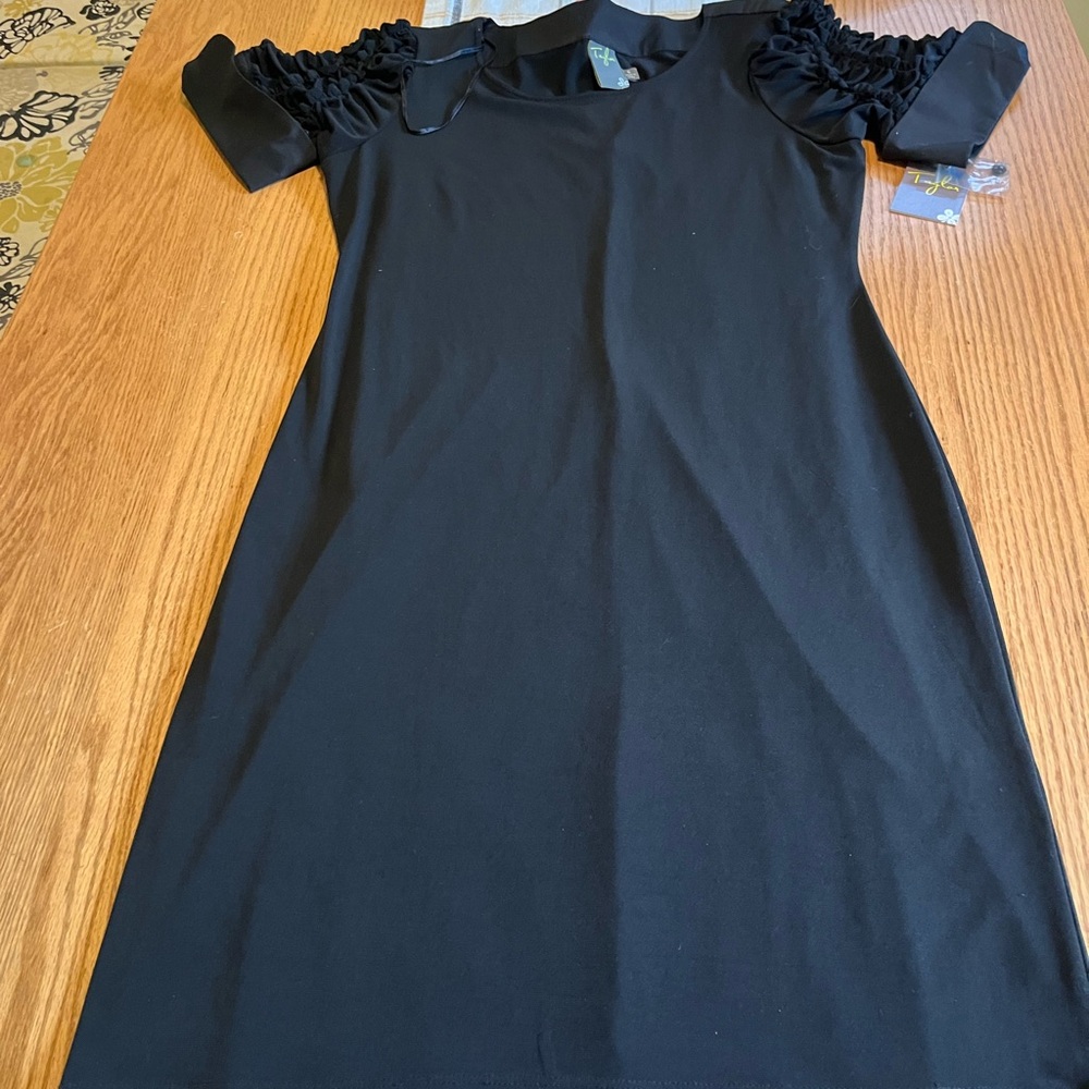 Black Women’s Short Sleeve Ruched Shoulder Dress
